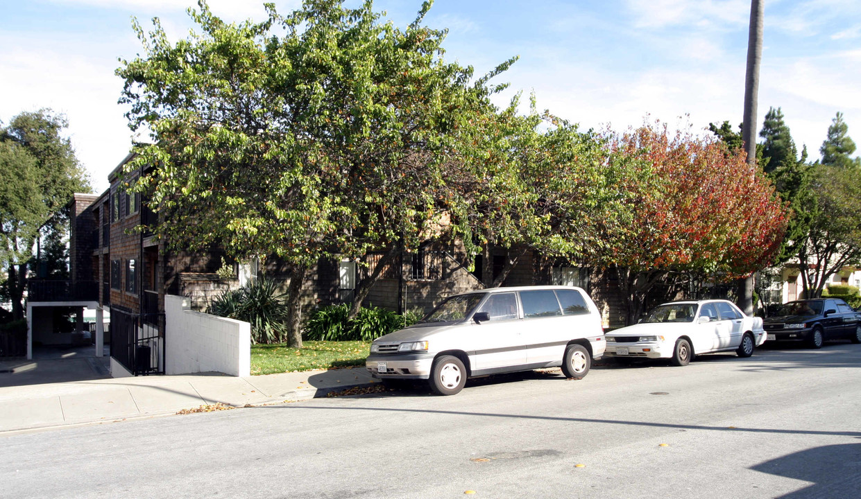 34 Broadway in Millbrae, CA - Building Photo