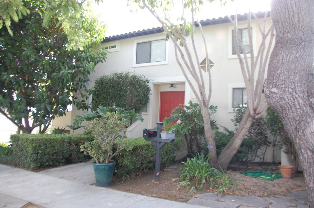 733 N Voluntario St in Santa Barbara, CA - Building Photo