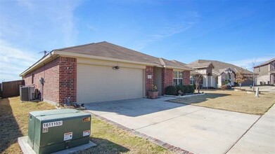 10632 Hartley Ln in Fort Worth, TX - Building Photo - Building Photo