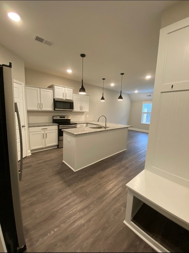 1023 Glenkirk Dr in Clarksville, TN - Building Photo - Building Photo