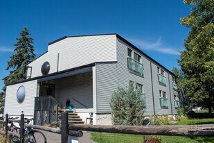Cochrane House Apartments in Cochrane, AB - Building Photo