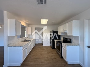 14406 Staghorn Gate in San Antonio, TX - Building Photo - Building Photo