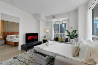 300 Front St W, Unit SI ID1403801P in Toronto, ON - Building Photo - Building Photo