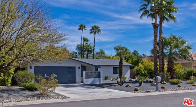 2660 N Farrell Dr in Palm Springs, CA - Building Photo - Building Photo