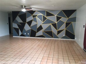 5708 N Broadway St in McAllen, TX - Building Photo - Building Photo