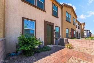 720 Sleeping City Ave in Henderson, NV - Building Photo - Building Photo