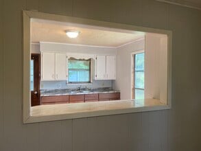 1060 Bonner St in Silsbee, TX - Building Photo - Building Photo