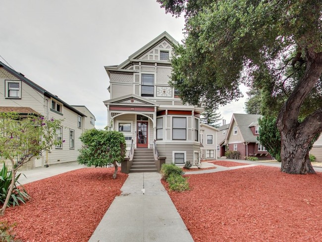 2111 Buena Vista in Alameda, CA - Building Photo - Building Photo