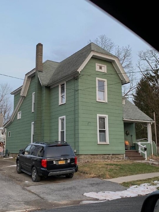 39 Pleasant St in Sidney, NY - Building Photo