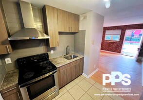 221 Lampkin St in Atlanta, GA - Building Photo