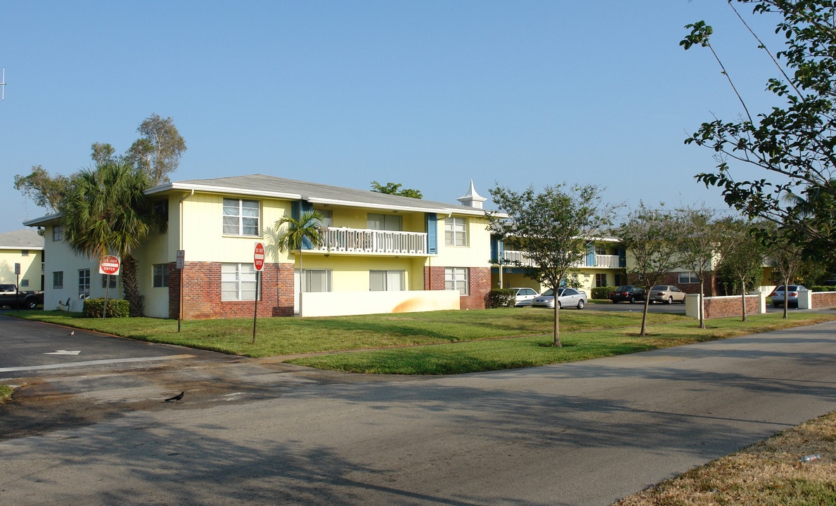 Kings Pointe Apartments in Plantation, FL - Building Photo