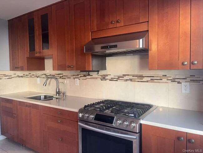 207-09 35th Ave in Queens, NY - Building Photo - Building Photo