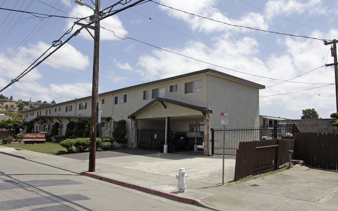 Midway Manor Apartments in San Leandro, CA - Building Photo