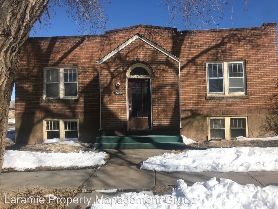 769 N 8th St in Laramie, WY - Foto de edificio