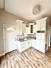 1535 Livonia Ave, Unit 0 in Los Angeles, CA - Building Photo - Building Photo