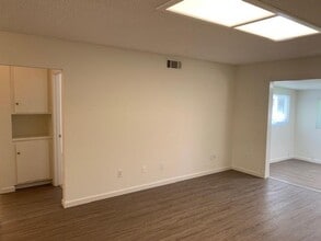 15121 Village 15 in Camarillo, CA - Building Photo - Building Photo