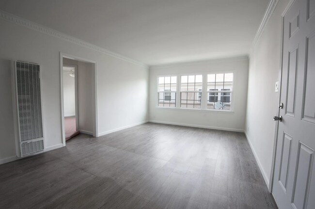 1634 Bronson Ave in Los Angeles, CA - Building Photo - Building Photo