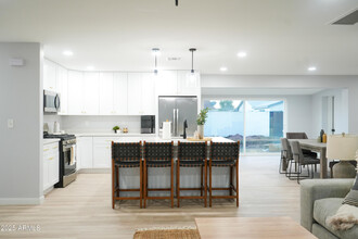6813 E Belleview St in Scottsdale, AZ - Building Photo - Building Photo