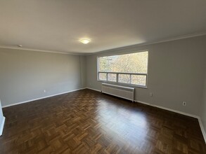 1299 Bayview Av in Toronto, ON - Building Photo - Building Photo