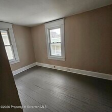 609 S Valley Ave in Olyphant, PA - Building Photo - Building Photo