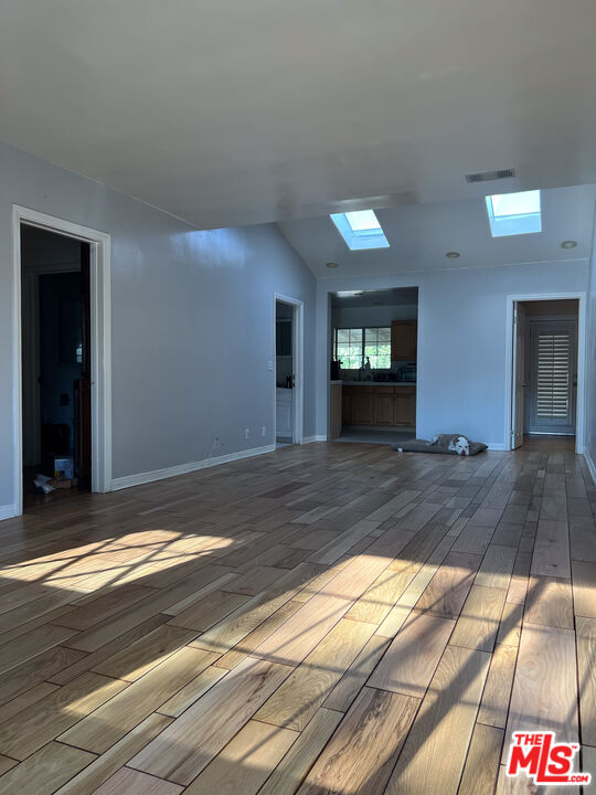 7516 Whitaker Ave in Los Angeles, CA - Building Photo - Building Photo