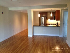 321 Hammond Pond Pky, Unit 301 in Chestnut Hill, MA - Building Photo - Building Photo
