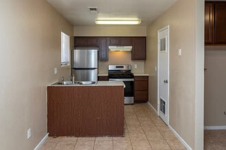 1047 W 19TH ST - NO AVAILABILITY in Merced, CA - Foto de edificio - Interior Photo