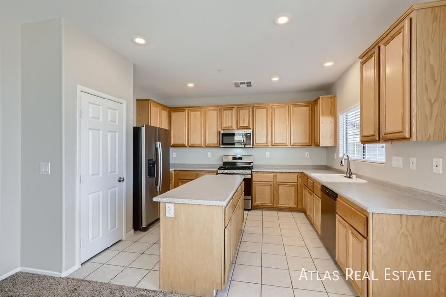 130 Cloud Cover Ave in Henderson, NV - Building Photo