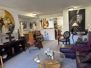 9420 Bay Colony Dr in Des Plaines, IL - Building Photo - Building Photo