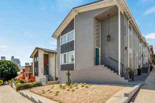 900 College St. in Los Angeles, CA - Building Photo