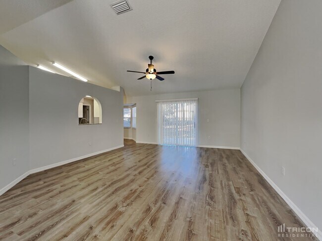 12285 Villa Rd in Spring Hill, FL - Building Photo - Building Photo
