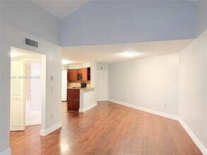 6280 NW 186th St, Unit 315 in Hialeah, FL - Building Photo - Building Photo