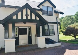 2 N Great Hill Dr in Marion, MA - Building Photo - Building Photo