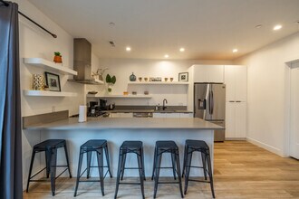 2595 S 700 E in Salt Lake City, UT - Building Photo - Building Photo