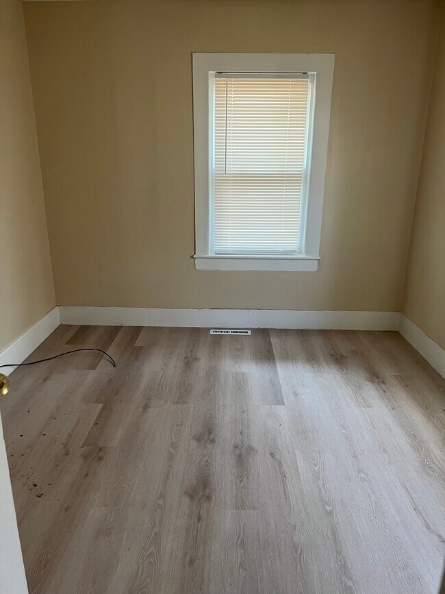 25 Emerald St Apartments and Nearby Chicopee Apartments For Rent