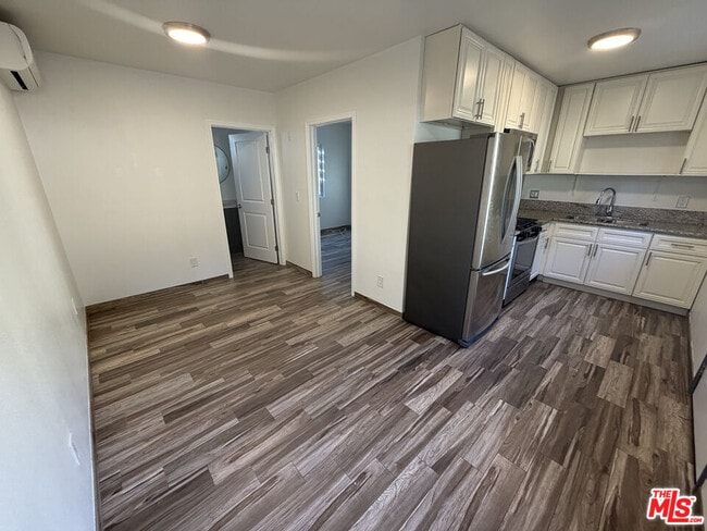 5335 Rhea Ave in Los Angeles, CA - Building Photo - Building Photo