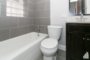 3827 N Drake Ave, Unit 3 in Chicago, IL - Building Photo