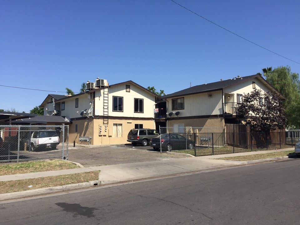 2832 E Grant Ave in Fresno, CA - Building Photo