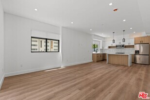 5841 Kester Ave in Los Angeles, CA - Building Photo