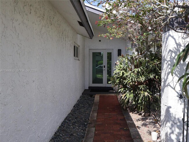 5505 SW 9th St in Margate, FL - Building Photo - Building Photo