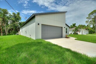 2289 Logsdon St in North Port, FL - Building Photo - Building Photo