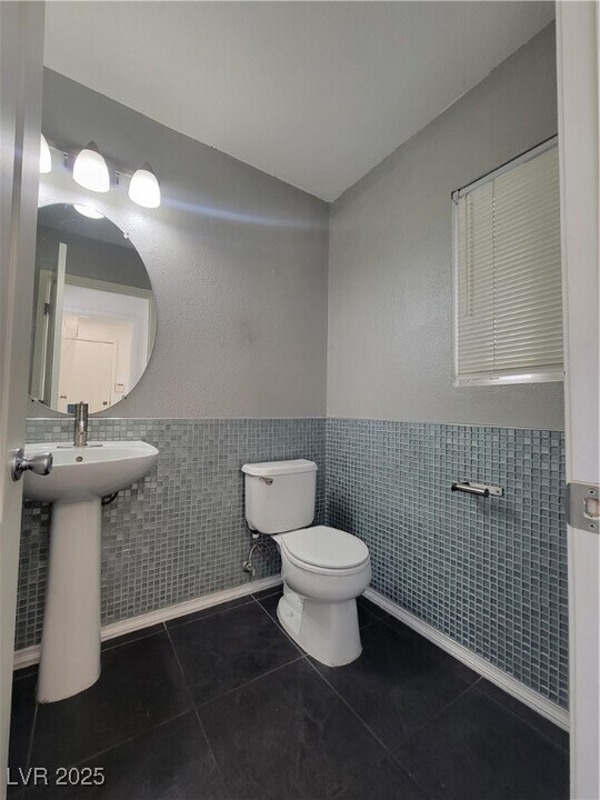 2094 Silver Breeze Ave in Las Vegas, NV - Building Photo
