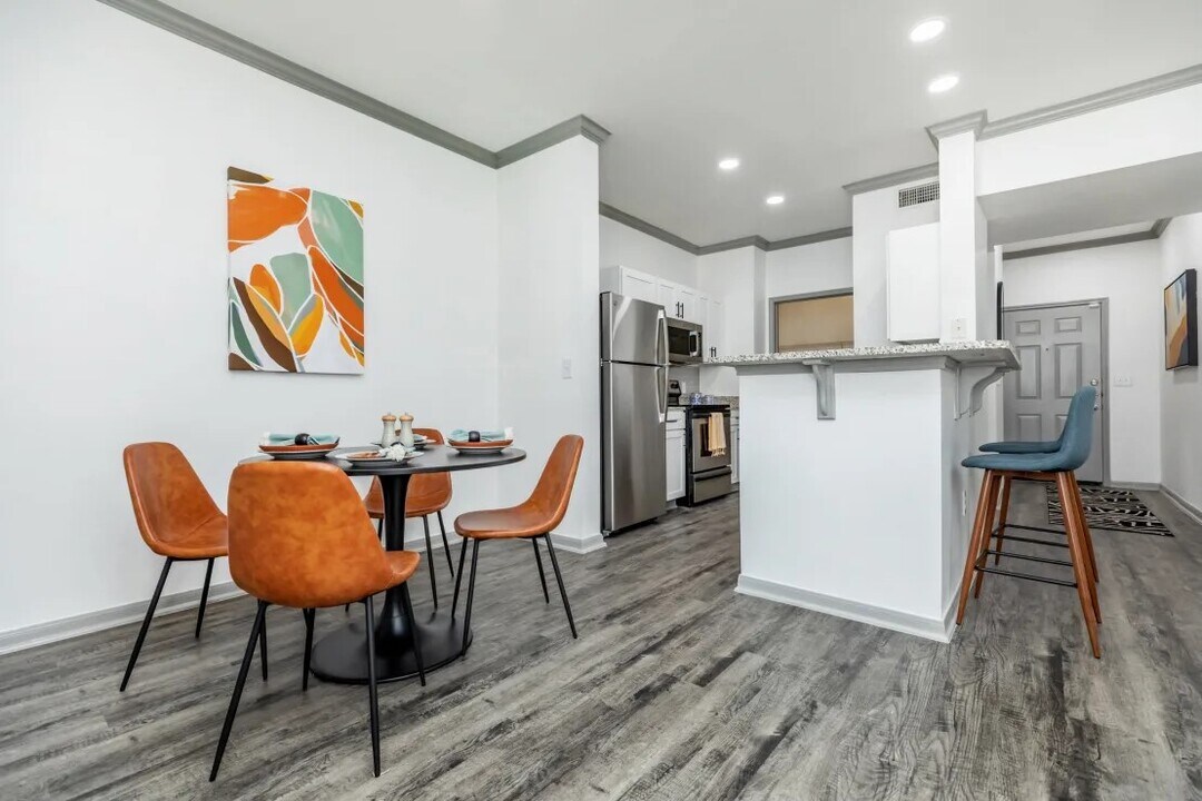 9914 Military Dr W in San Antonio, TX - Building Photo