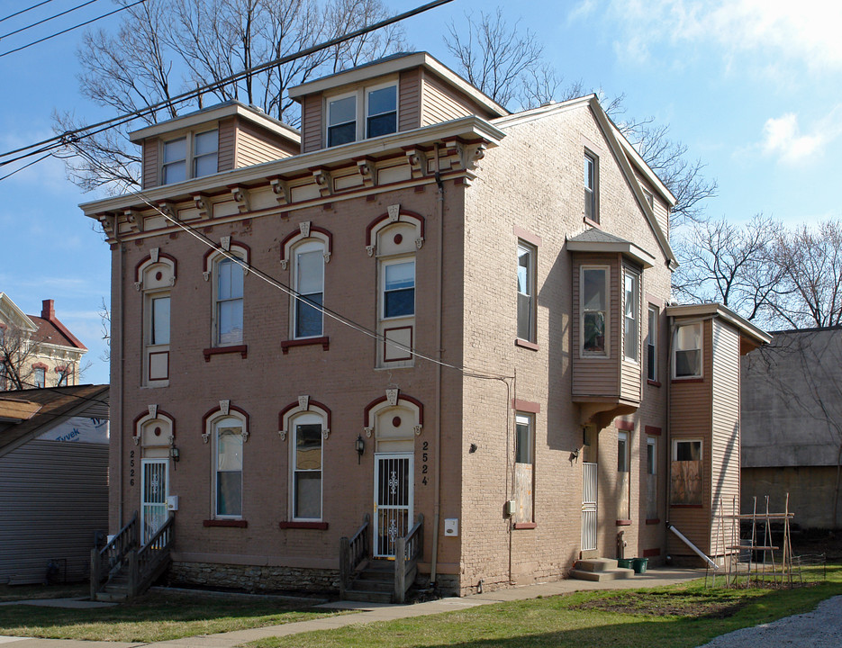 2524-2526 Chatham St in Cincinnati, OH - Foto de edificio