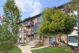 Olympic Village Apartments in Chicago Heights, IL - Foto de edificio - Building Photo