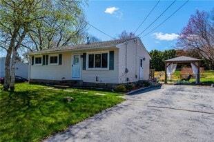 36 Whittle St in Groton, CT - Building Photo