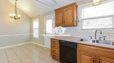 1608 Johnston Dr in Raymore, MO - Building Photo - Building Photo