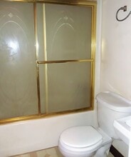 416 Brierly Ln in West Mifflin, PA - Building Photo - Building Photo