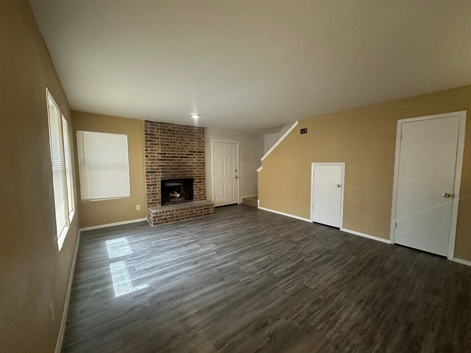 4415 Whispering Valley Dr in Austin, TX - Building Photo