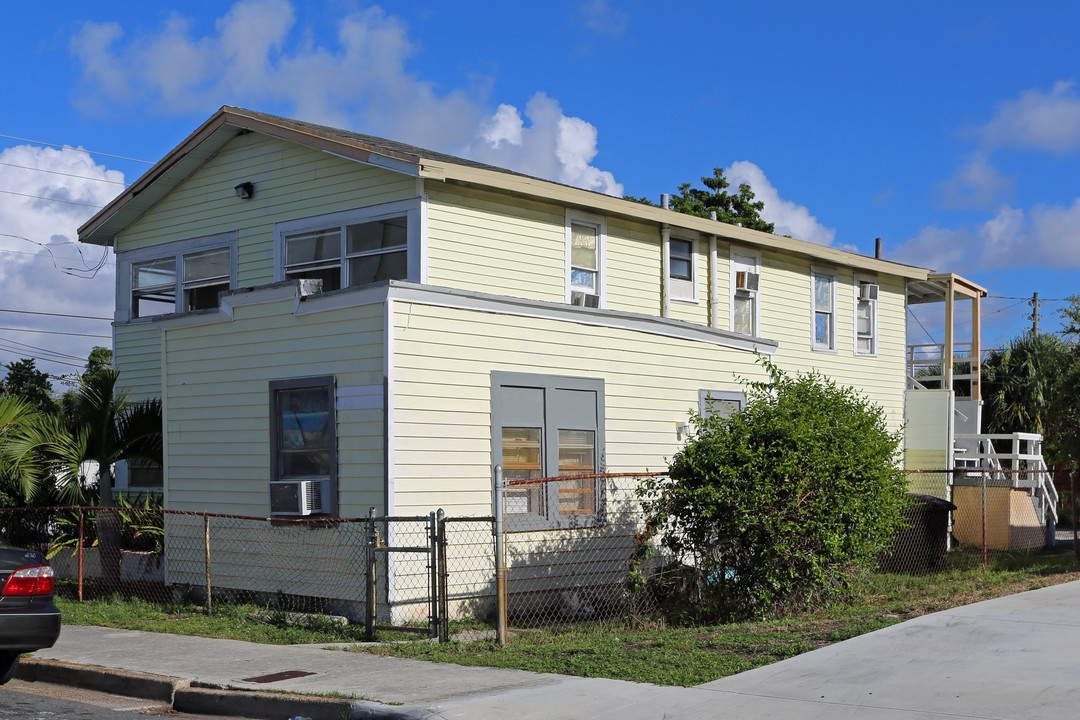 921 14th St in West Palm Beach, FL - Building Photo